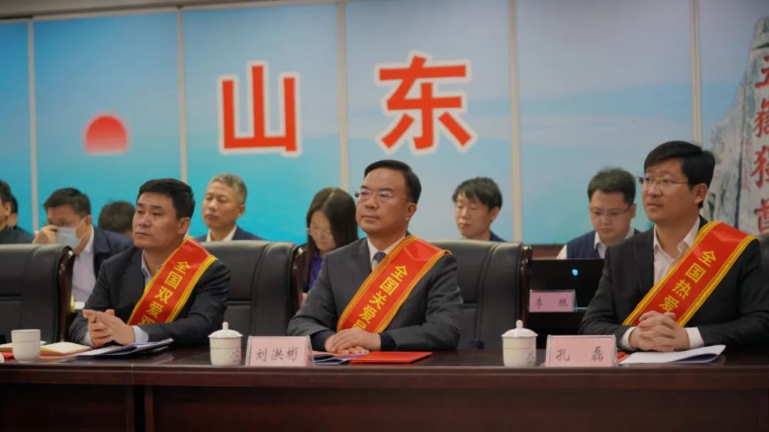 喜報丨劉洪彬董事長參加全國就業(yè)與社會保障先進(jìn)民營企業(yè)暨關(guān)愛員工實現(xiàn)雙贏表彰大會
